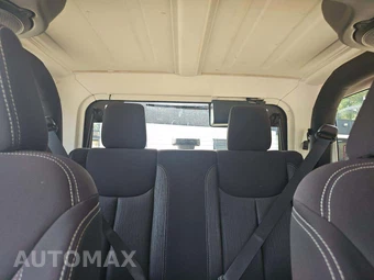 2013 Jeep Wrangler Sahara - miniatura 8