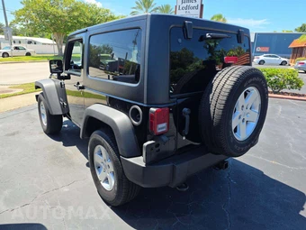 2013 Jeep Wrangler Sport - miniatura 2