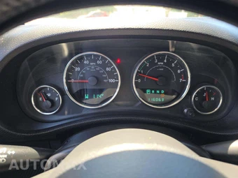 2013 Jeep Wrangler Sport - miniatura 9