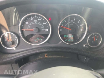 2013 Jeep Wrangler Sport – miniatura 9
