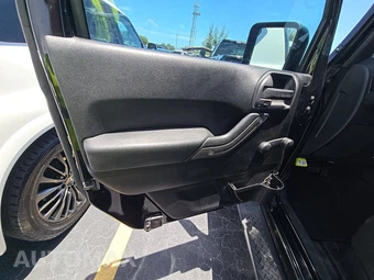 2013 Jeep Wrangler Sport - miniatura 9