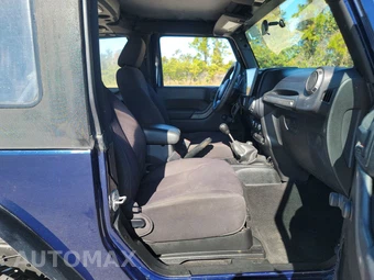 2013 Jeep Wrangler Sport - miniatura 8