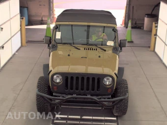 2013 Jeep Wrangler Sport - miniatura 2