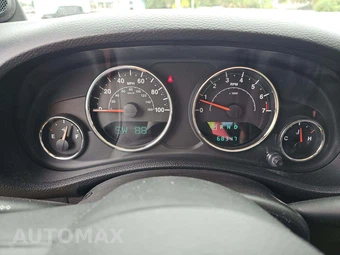 2013 Jeep Wrangler Sport - miniatura 9