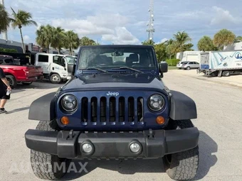 2013 Jeep Wrangler Sport - miniatura 2