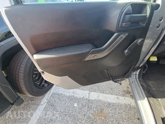2013 Jeep Wrangler Sport - miniatura 9