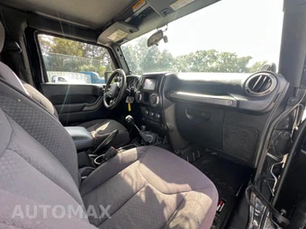 2013 Jeep Wrangler Sport - miniatura 9