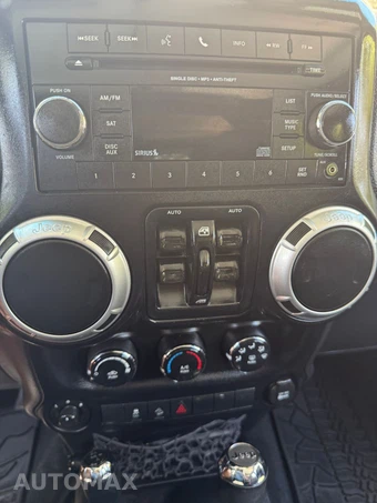 2013 Jeep Wrangler Unlimited Freedom Edition - miniatura 19