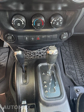 2013 Jeep Wrangler Unlimited Freedom Edition - miniatura 22