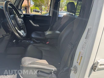2013 Jeep Wrangler Unlimited Freedom Edition - miniatura 25