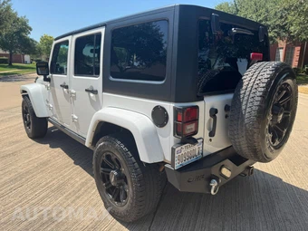 2013 Jeep Wrangler Unlimited Freedom Edition - miniatura 7