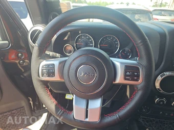2013 Jeep Wrangler Unlimited Freedom Edition - miniatura 10