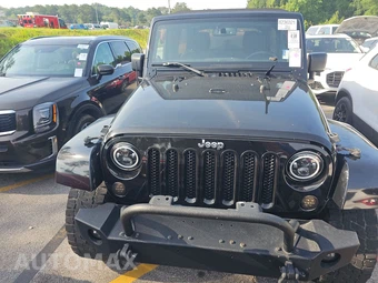 2013 Jeep Wrangler Unlimited Freedom Edition - miniatura 2