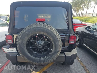 2013 Jeep Wrangler Unlimited Freedom Edition - miniatura 5