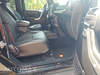 2013 Jeep Wrangler Unlimited Freedom Edition - miniatura 8