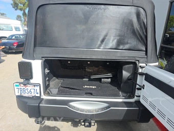 2013 Jeep Wrangler Unlimited Freedom Edition - miniatura 16