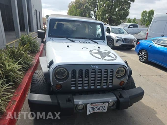 2013 Jeep Wrangler Unlimited Freedom Edition - miniatura 2