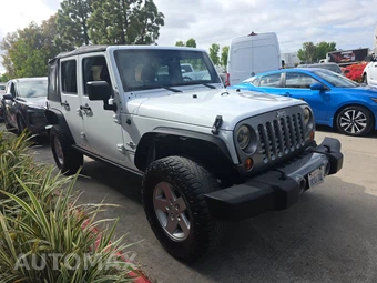 2013 Jeep Wrangler Unlimited Freedom Edition - miniatura 3