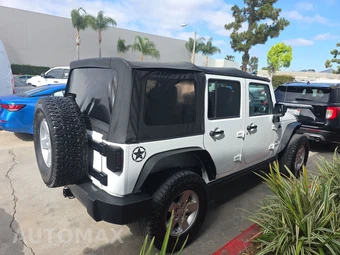 2013 Jeep Wrangler Unlimited Freedom Edition - miniatura 4