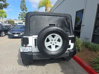 2013 Jeep Wrangler Unlimited Freedom Edition - miniatura 5