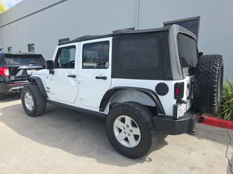 2013 Jeep Wrangler Unlimited Freedom Edition - miniatura 6