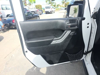 2013 Jeep Wrangler Unlimited Freedom Edition - miniatura 9
