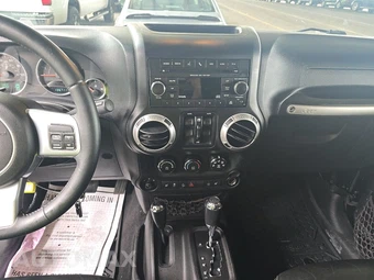 2013 Jeep Wrangler Unlimited Freedom Edition - miniatura 11