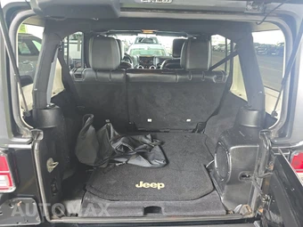 2013 Jeep Wrangler Unlimited Freedom Edition - miniatura 16
