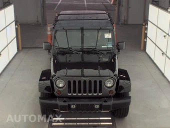 2013 Jeep Wrangler Unlimited Freedom Edition - miniatura 2