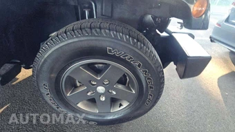 2013 Jeep Wrangler Unlimited Freedom Edition - miniatura 28