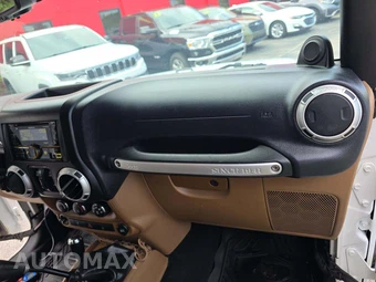 2013 Jeep Wrangler Unlimited Rubicon - miniatura 16