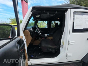 2013 Jeep Wrangler Unlimited Rubicon - miniatura 3