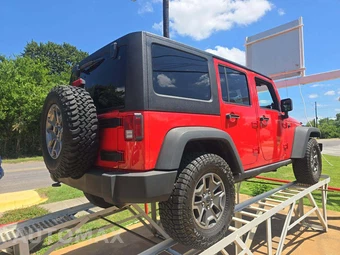 2013 Jeep Wrangler Unlimited Rubicon - miniatura 3