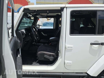 2013 Jeep Wrangler Unlimited Rubicon - miniatura 3
