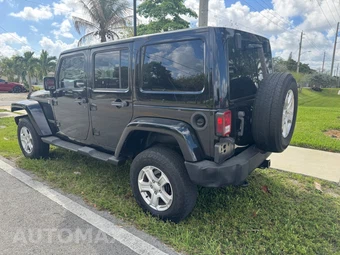 2013 Jeep Wrangler Unlimited Sahara - miniatura 11