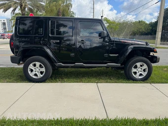 2013 Jeep Wrangler Unlimited Sahara - miniatura 18