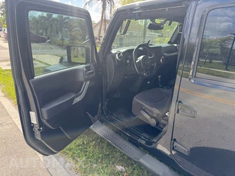 2013 Jeep Wrangler Unlimited Sahara - miniatura 23