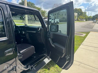 2013 Jeep Wrangler Unlimited Sahara - miniatura 30