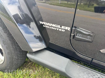 2013 Jeep Wrangler Unlimited Sahara - miniatura 9
