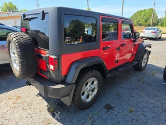 2013 Jeep Wrangler Unlimited Sahara - miniatura 3