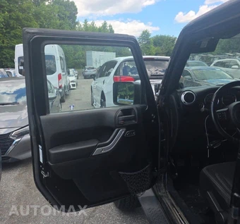 2013 Jeep Wrangler Unlimited Sahara - miniatura 12