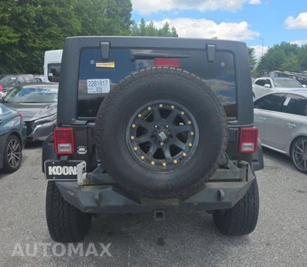 2013 Jeep Wrangler Unlimited Sahara - miniatura 2