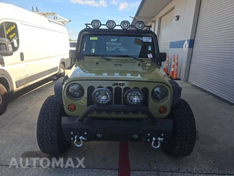 2013 Jeep Wrangler Unlimited Sahara - miniatura 2