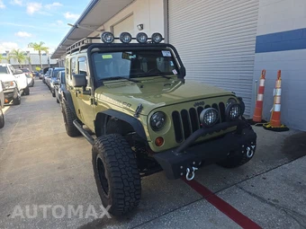 2013 Jeep Wrangler Unlimited Sahara - miniatura 3