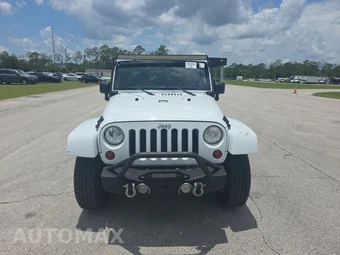 2013 Jeep Wrangler Unlimited Sahara - miniatura 2