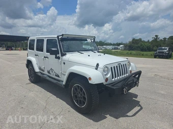 2013 Jeep Wrangler Unlimited Sahara - miniatura 3