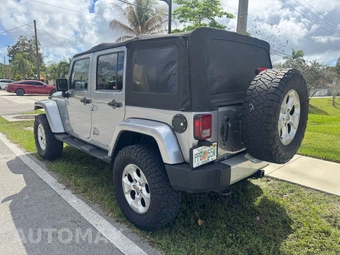 2013 Jeep Wrangler Unlimited Sahara - miniatura 11