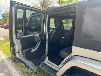 2013 Jeep Wrangler Unlimited Sahara - miniatura 22