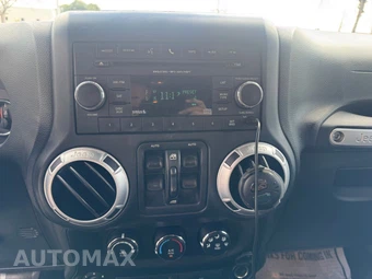 2013 Jeep Wrangler Unlimited Sahara - miniatura 29