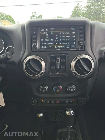 2013 Jeep Wrangler Unlimited Sahara - miniatura 10